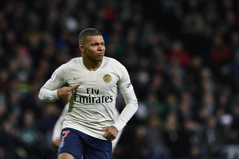 （年终特稿）内外利好因素共振 香港经济稳健向前